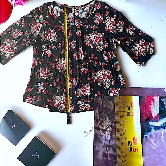 Cool Melon l Black w/ floral print l 3/4 Sleeve (Bell) l Scoop neck l 3X l EUC - Picture 5 of 11